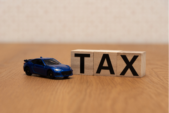 自動車と税金の積み木